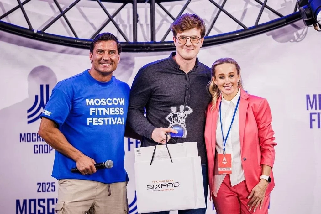 Maxim receiving an award at Moscow Fitness Festival 2025